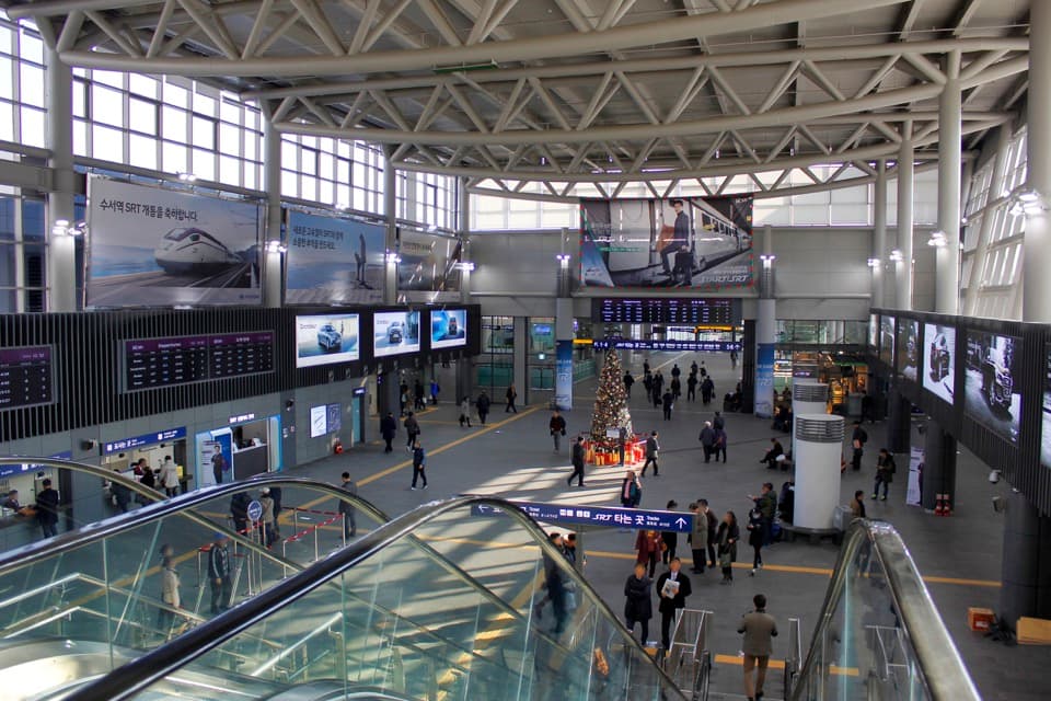Interior hall of Suseo SRT Station